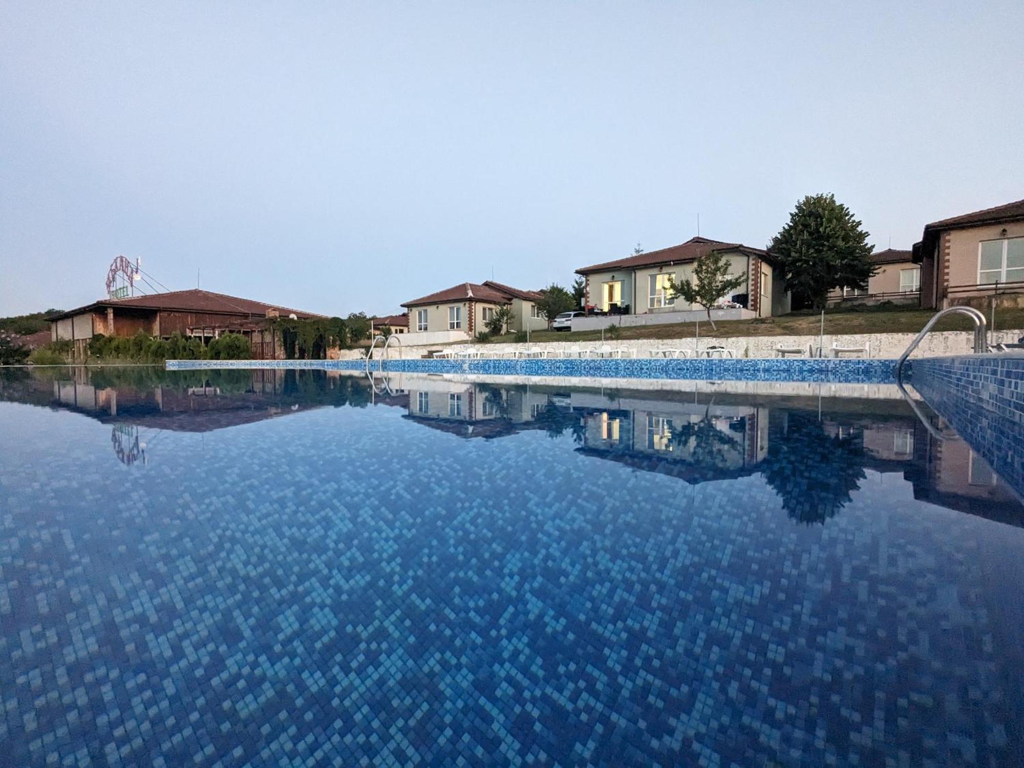 Villa Emine Баня Екстериор снимка